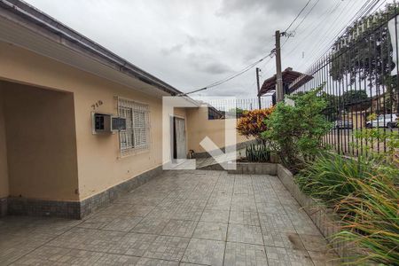 Casa à venda com 140m², 3 quartos e 1 vaga Casa à venda com 140m², 3 quartos e 1 vagaFachada