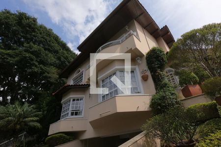 Casa à venda com 253m², 4 quartos e 4 vagas Casa à venda com 253m², 4 quartos e 4 vagasFachada