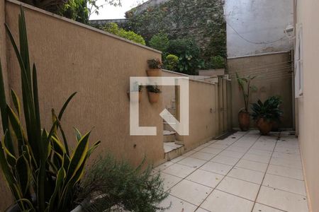 Casa à venda com 253m², 4 quartos e 4 vagas Casa à venda com 253m², 4 quartos e 4 vagasQuintal