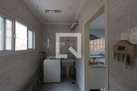 Casa à venda com 253m², 4 quartos e 4 vagas Casa à venda com 253m², 4 quartos e 4 vagasÁrea de Serviço