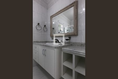 Casa à venda com 253m², 4 quartos e 4 vagas Casa à venda com 253m², 4 quartos e 4 vagasBanheiro