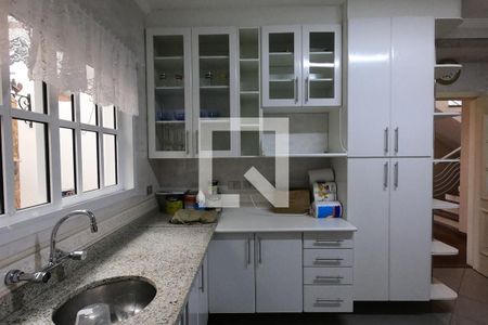 Casa à venda com 253m², 4 quartos e 4 vagas Casa à venda com 253m², 4 quartos e 4 vagasCozinha