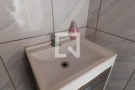Banheiro de apartamento à venda com 2 quartos, 42m² em Glória, Porto Alegre