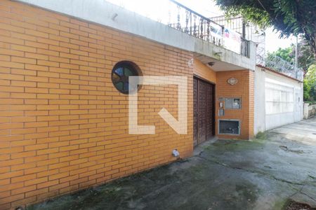 Casa à venda com 182m², 3 quartos e 2 vagas Casa à venda com 182m², 3 quartos e 2 vagasFachada