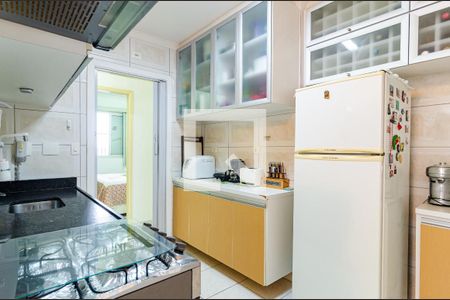 Apartamento à venda com 121m², 4 quartos e 2 vagas Apartamento à venda com 121m², 4 quartos e 2 vagasCozinha 2