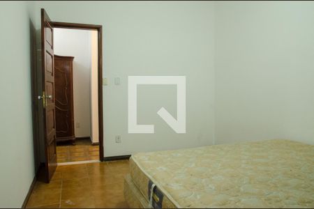 Casa à venda com 200m², 5 quartos e 4 vagas Casa à venda com 200m², 5 quartos e 4 vagasQuarto 1