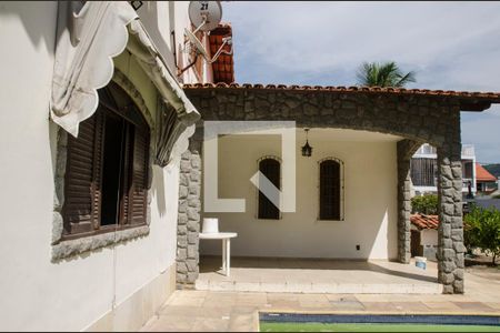 Casa à venda com 200m², 5 quartos e 4 vagas Casa à venda com 200m², 5 quartos e 4 vagasArea externa