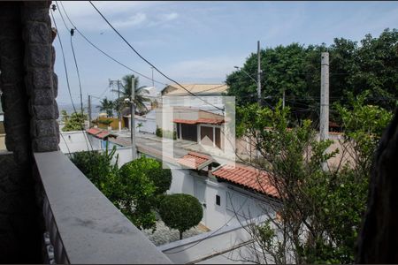 Casa à venda com 200m², 5 quartos e 4 vagas Casa à venda com 200m², 5 quartos e 4 vagasVista da varanda
