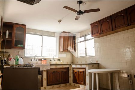Casa à venda com 200m², 5 quartos e 4 vagas Casa à venda com 200m², 5 quartos e 4 vagasCozinha