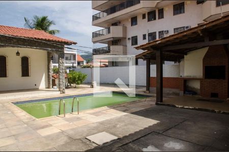 Casa à venda com 200m², 5 quartos e 4 vagas Casa à venda com 200m², 5 quartos e 4 vagasArea externa e churrasqueira