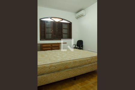Casa à venda com 200m², 5 quartos e 4 vagas Casa à venda com 200m², 5 quartos e 4 vagasQuarto 1