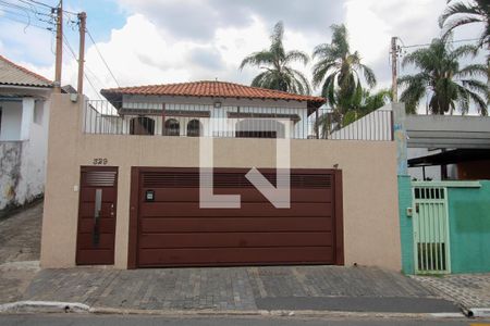 Casa à venda com 152m², 2 quartos e 2 vagas Casa à venda com 152m², 2 quartos e 2 vagasFachada