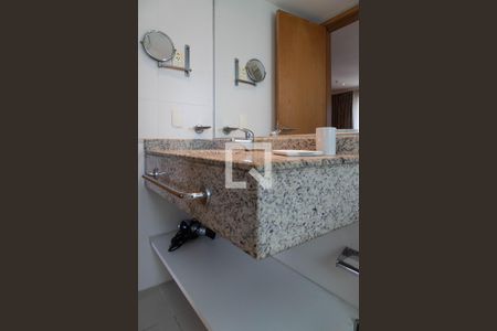 Apartamento à venda com 80m², 2 quartos e 2 vagas Apartamento à venda com 80m², 2 quartos e 2 vagasBanheiro