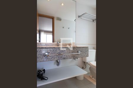 Apartamento à venda com 80m², 2 quartos e 2 vagas Apartamento à venda com 80m², 2 quartos e 2 vagasBanheiro