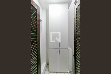 Casa de condomínio à venda com 80m², 2 quartos e 2 vagas Casa de condomínio à venda com 80m², 2 quartos e 2 vagasArmário corredor