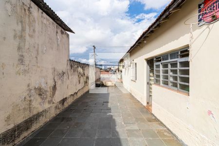 Casa à venda com 50m², 1 quarto e 3 vagasQuintal