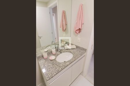 Apartamento à venda com 73m², 2 quartos e 1 vaga Apartamento à venda com 73m², 2 quartos e 1 vagaBanheiro Social