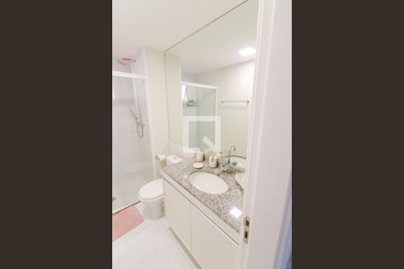 Apartamento à venda com 73m², 2 quartos e 1 vaga Apartamento à venda com 73m², 2 quartos e 1 vagaBanheiro Social