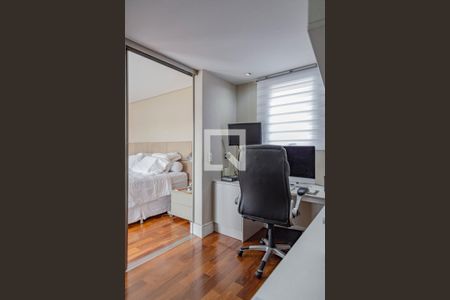 Casa à venda com 400m², 4 quartos e 4 vagas Casa à venda com 400m², 4 quartos e 4 vagasEscritório