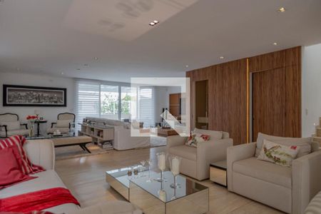 Casa à venda com 400m², 4 quartos e 4 vagas Casa à venda com 400m², 4 quartos e 4 vagasSala