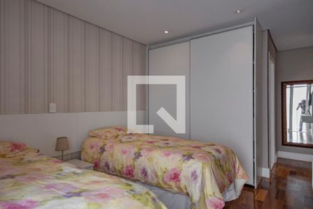 Casa à venda com 400m², 4 quartos e 4 vagas Casa à venda com 400m², 4 quartos e 4 vagasQuarto 1 - Suíte