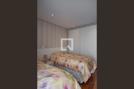 Casa à venda com 400m², 4 quartos e 4 vagas Casa à venda com 400m², 4 quartos e 4 vagasQuarto 1 - Suíte