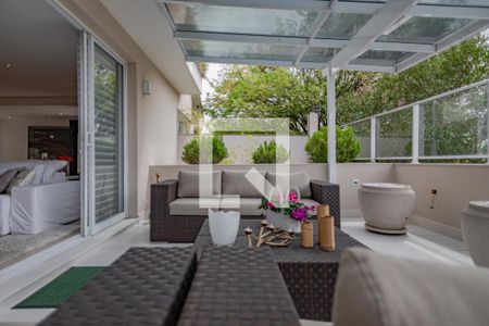 Casa à venda com 400m², 4 quartos e 4 vagas Casa à venda com 400m², 4 quartos e 4 vagasVaranda Sala