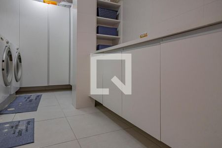 Casa à venda com 400m², 4 quartos e 4 vagas Casa à venda com 400m², 4 quartos e 4 vagasLavanderia