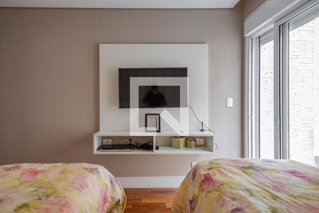 Casa à venda com 400m², 4 quartos e 4 vagas Casa à venda com 400m², 4 quartos e 4 vagasQuarto 1 - Suíte