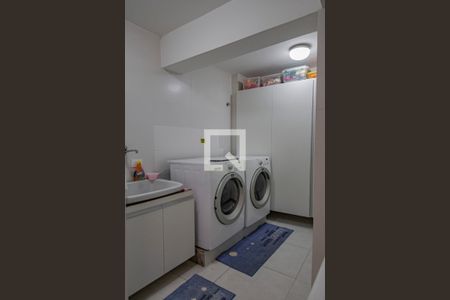 Casa à venda com 400m², 4 quartos e 4 vagas Casa à venda com 400m², 4 quartos e 4 vagasLavanderia