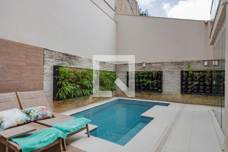 Casa à venda com 400m², 4 quartos e 4 vagas Casa à venda com 400m², 4 quartos e 4 vagasPiscina