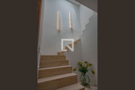 Casa à venda com 400m², 4 quartos e 4 vagas Casa à venda com 400m², 4 quartos e 4 vagasEscada