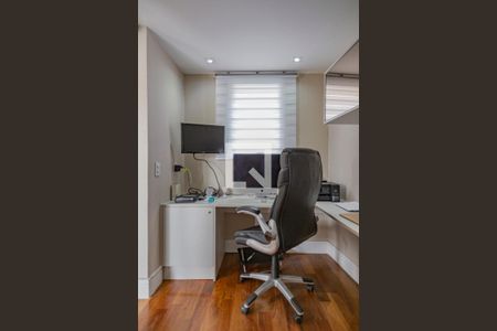 Casa à venda com 400m², 4 quartos e 4 vagas Casa à venda com 400m², 4 quartos e 4 vagasEscritório