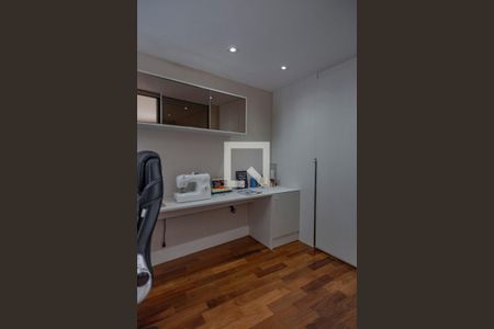 Casa à venda com 400m², 4 quartos e 4 vagas Casa à venda com 400m², 4 quartos e 4 vagasEscritório