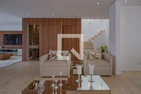 Casa à venda com 400m², 4 quartos e 4 vagas Casa à venda com 400m², 4 quartos e 4 vagasSala