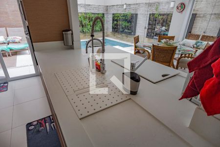 Casa à venda com 400m², 4 quartos e 4 vagas Casa à venda com 400m², 4 quartos e 4 vagasCozinha Americana - Torneira