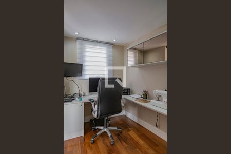 Casa à venda com 400m², 4 quartos e 4 vagas Casa à venda com 400m², 4 quartos e 4 vagasEscritório