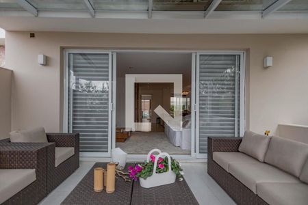 Casa à venda com 400m², 4 quartos e 4 vagas Casa à venda com 400m², 4 quartos e 4 vagasVaranda Sala