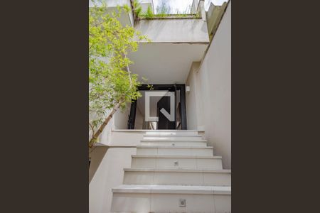 Casa à venda com 400m², 4 quartos e 4 vagas Casa à venda com 400m², 4 quartos e 4 vagasEntrada