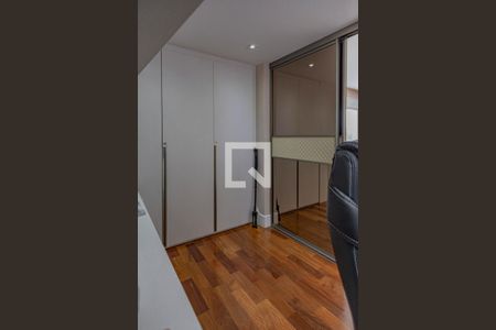 Casa à venda com 400m², 4 quartos e 4 vagas Casa à venda com 400m², 4 quartos e 4 vagasEscritório