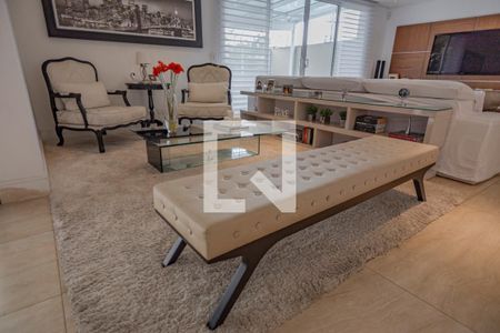 Casa à venda com 400m², 4 quartos e 4 vagas Casa à venda com 400m², 4 quartos e 4 vagasDetalhe Sala