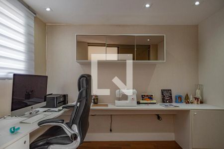 Casa à venda com 400m², 4 quartos e 4 vagas Casa à venda com 400m², 4 quartos e 4 vagasEscritório