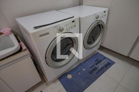 Casa à venda com 400m², 4 quartos e 4 vagas Casa à venda com 400m², 4 quartos e 4 vagasLavanderia