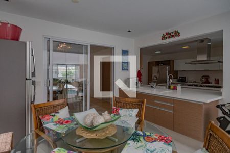 Casa à venda com 400m², 4 quartos e 4 vagas Casa à venda com 400m², 4 quartos e 4 vagasEspaço Gourmet