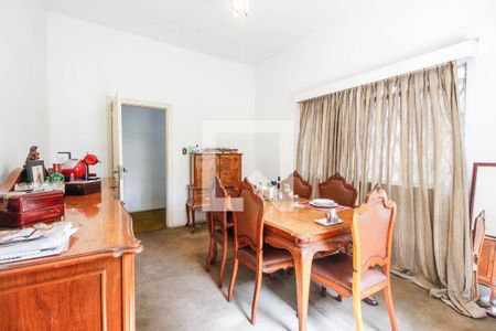 Casa à venda com 519m², 4 quartos e 3 vagas Casa à venda com 519m², 4 quartos e 3 vagasQuarto 4