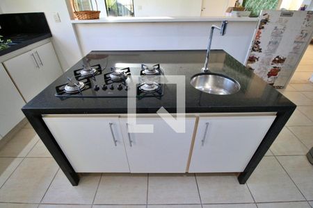 Casa à venda com 788m², 9 quartos e 10 vagasCozinha - Ilha/ Cooktop/ Pia