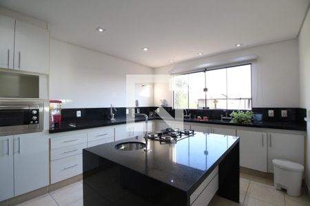 Casa à venda com 788m², 9 quartos e 10 vagasCozinha