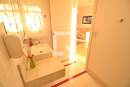 Casa à venda com 788m², 9 quartos e 10 vagasBanheiro Social