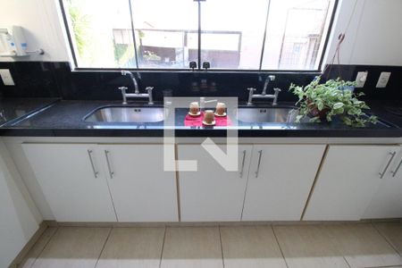 Casa à venda com 788m², 9 quartos e 10 vagasCozinha - Pia/ Armários/ Bancada