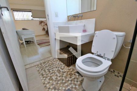 Casa à venda com 788m², 9 quartos e 10 vagasBanheiro do Quarto 8 (Suíte)